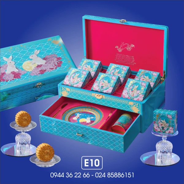 Bánh Trung Thu Khách Sạn Hà Nội Hộp E10 - 6 Bánh trung với Đĩa sứ cao cấp và Bộ dụng cụ hoàng kim